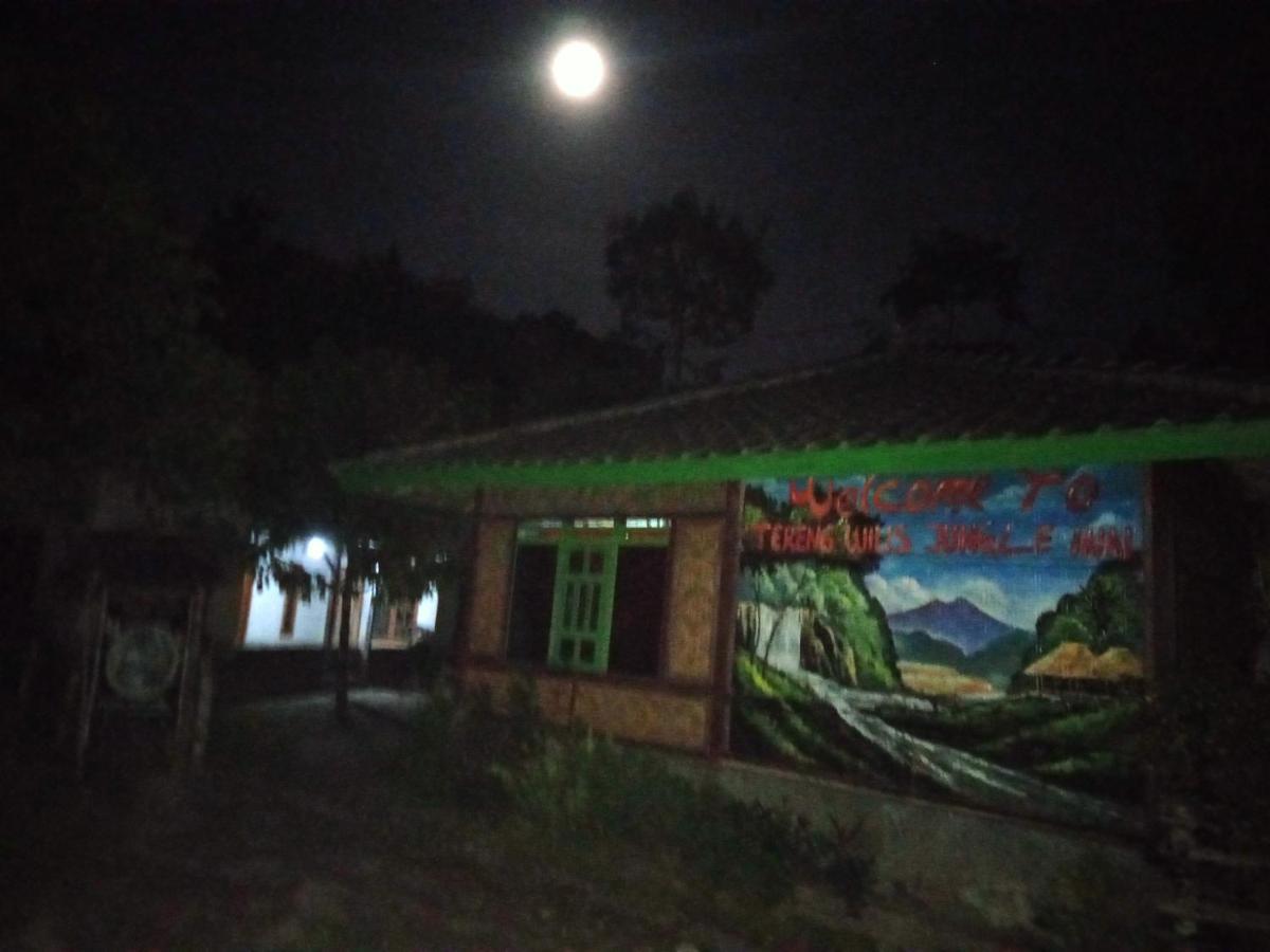 Tereng Wilis Jungle Inn Tetebatu Exterior photo